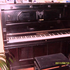 piano w-chair.jpg