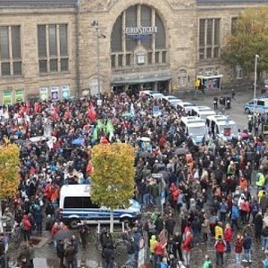 181110-d1218-gegendemonstranten-jonek.jpg